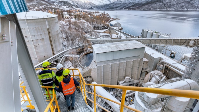 In the middle of the harsh Norwegian remoteness, the world's northernmost cement plant is taking on a remarkable task: Norcem Kjøpsvik produces cement for the domestic market