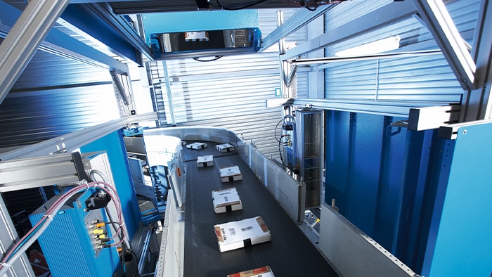 Ten thousand parcels per hour are scanned and sent on their way by Austrian Post in its logistics center in Allhaming.