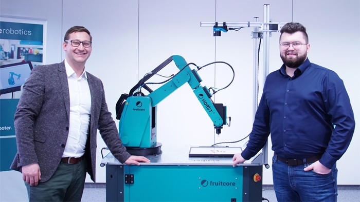 From the left: Jonathan Ruf, Regional Account Manager at SICK AG, and Eduard Reiswich, Electronics Developer, Head of Robot Systems at fruitcore robotics
