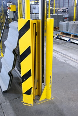 The area where the forklift places the pallets on a roller conveyor is protected by deTec safety light curtains