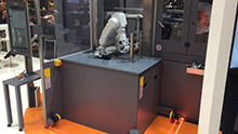 Safe operation of a robot on an injection molding machine thanks to safeHDDM® 